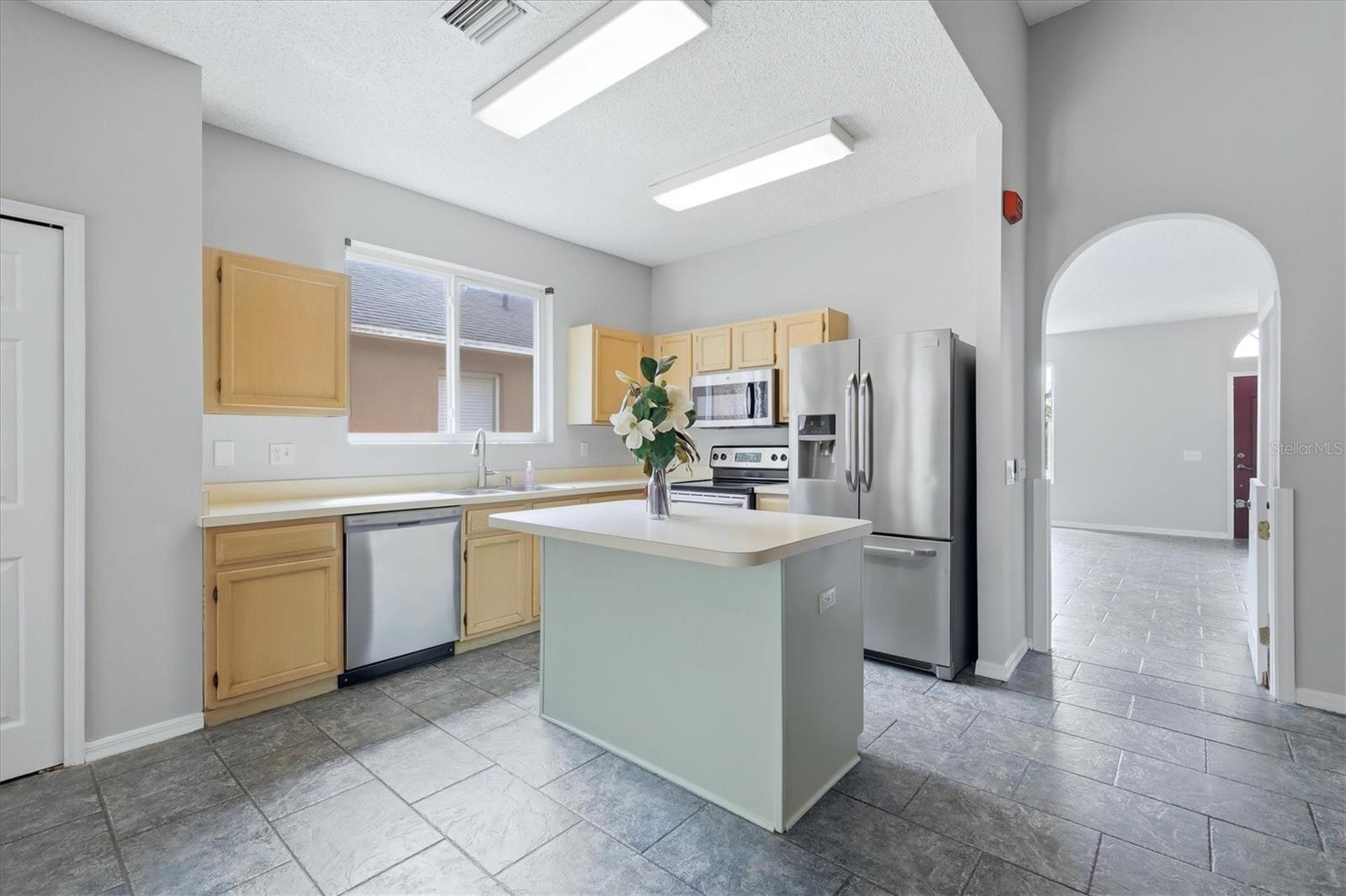 Image 12 of 33 For 919 Grand Canyon Drive