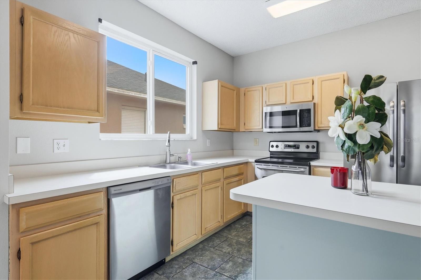 Image 13 of 33 For 919 Grand Canyon Drive