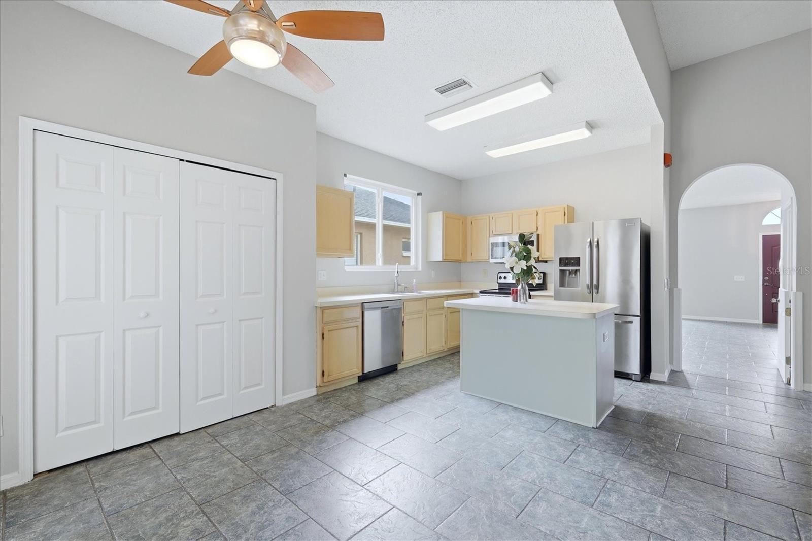 Image 14 of 33 For 919 Grand Canyon Drive