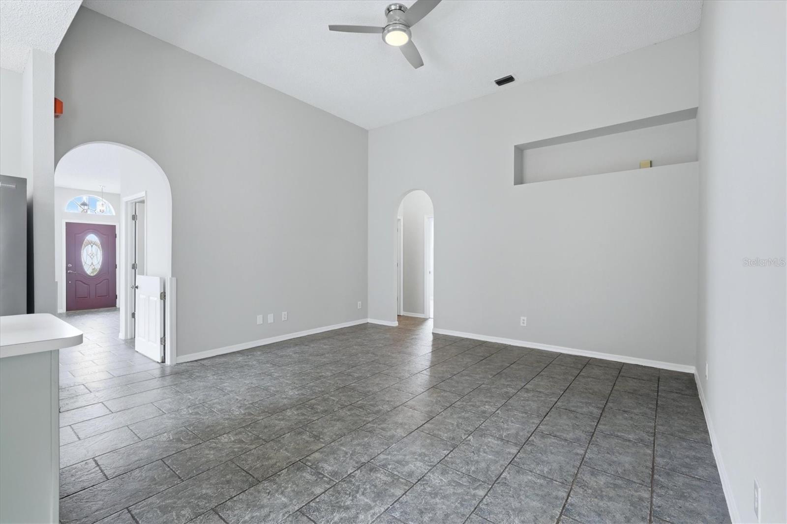 Image 17 of 33 For 919 Grand Canyon Drive