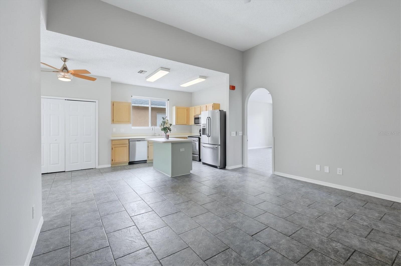 Image 18 of 33 For 919 Grand Canyon Drive