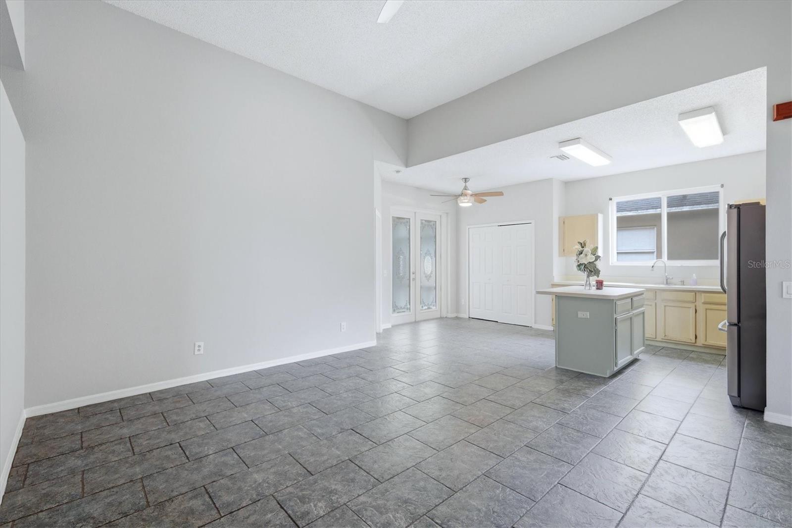 Image 19 of 33 For 919 Grand Canyon Drive