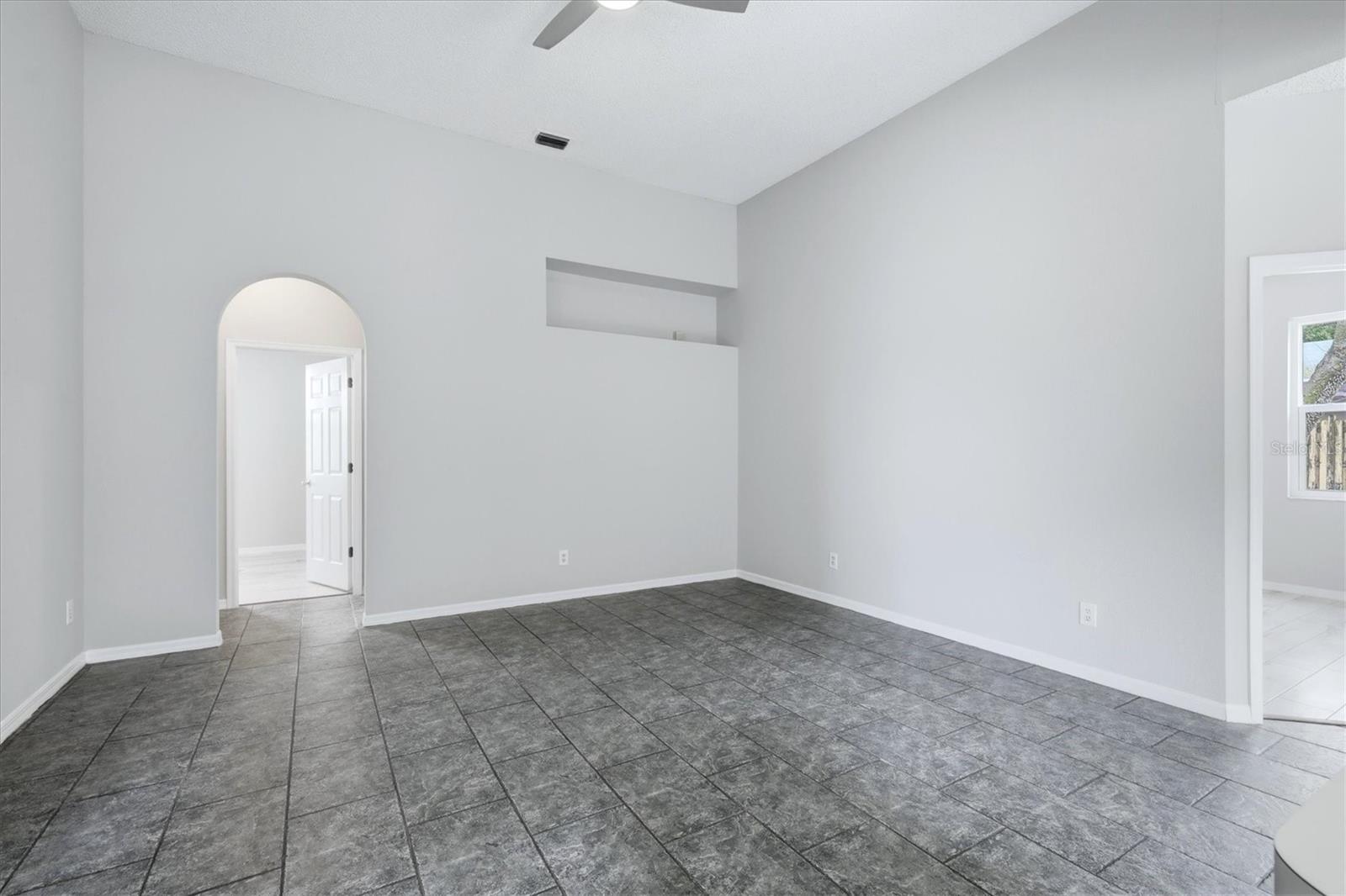 Image 20 of 33 For 919 Grand Canyon Drive