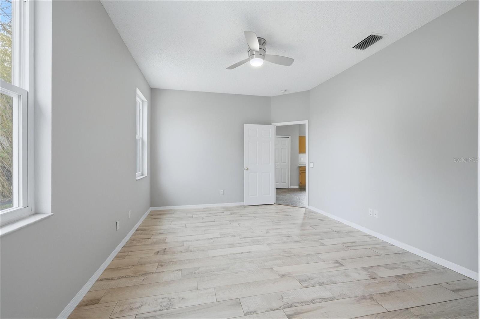 Image 22 of 33 For 919 Grand Canyon Drive