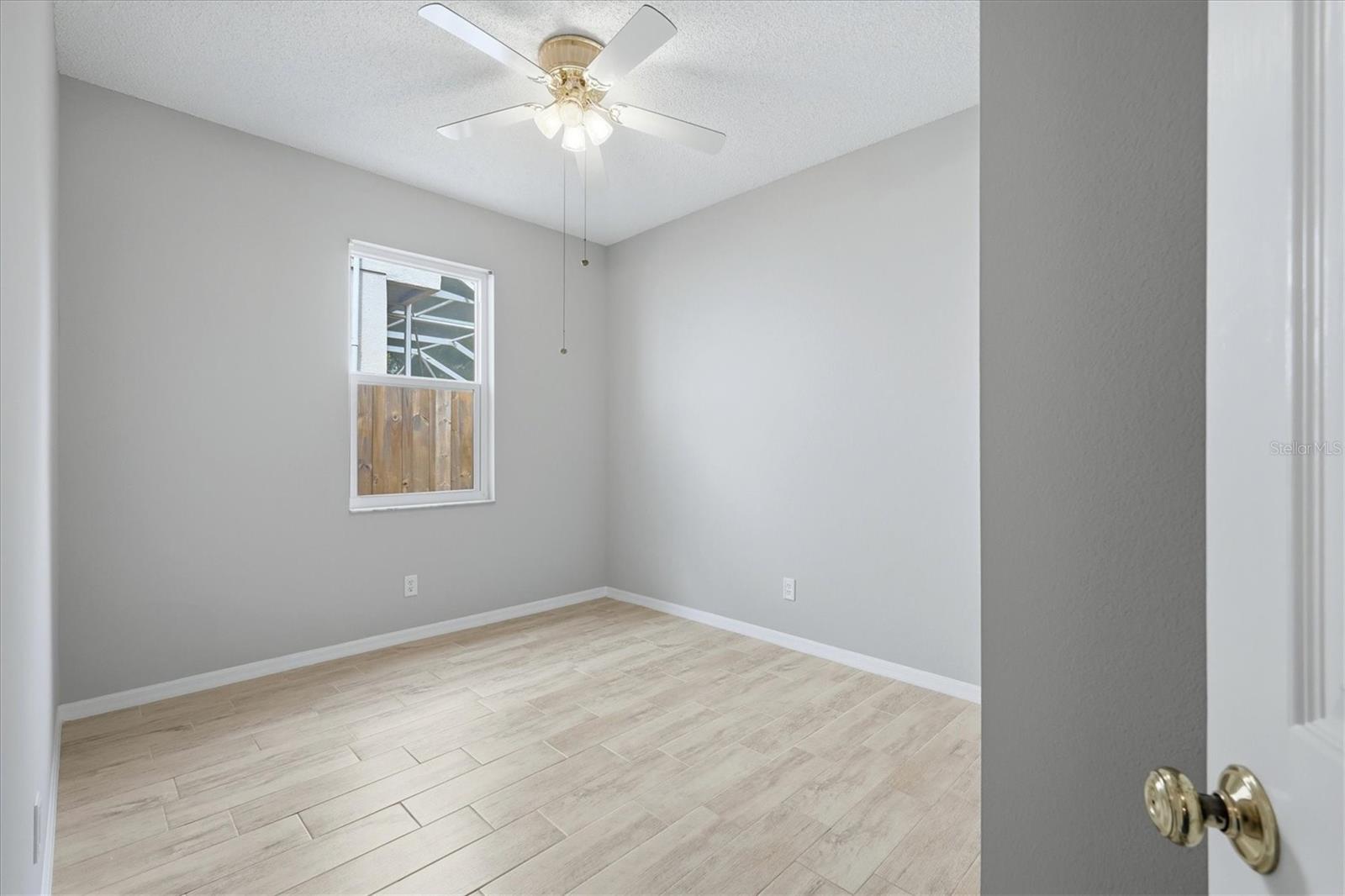 Image 24 of 33 For 919 Grand Canyon Drive