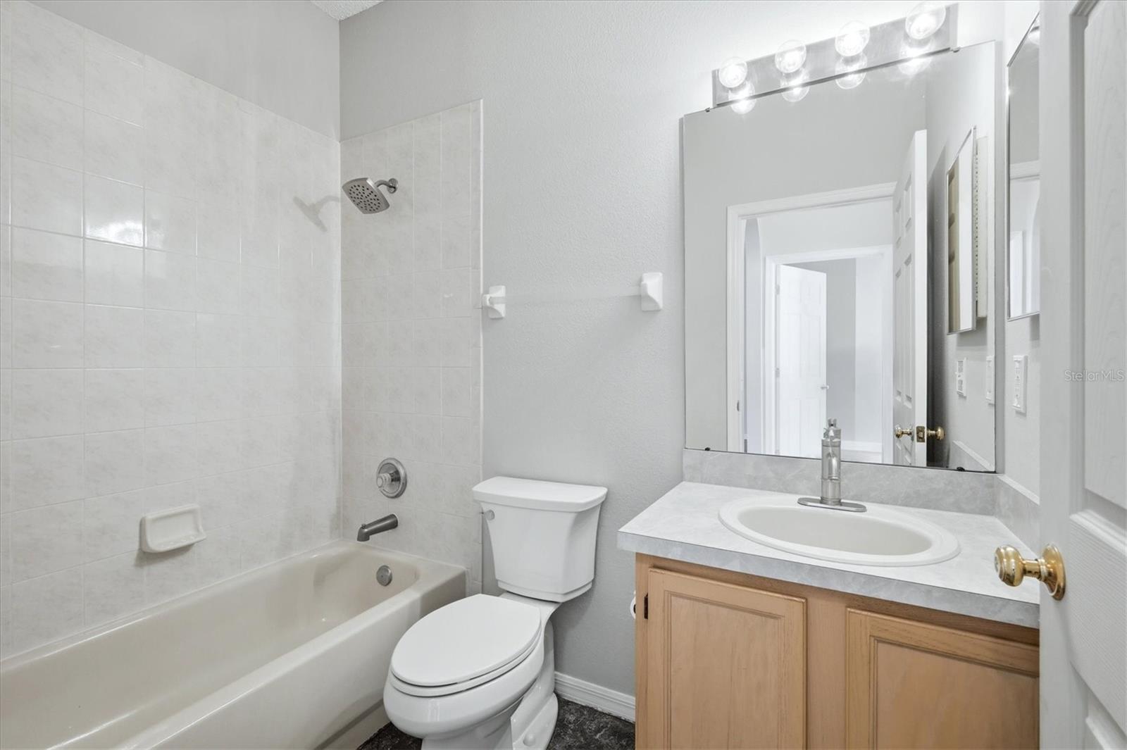 Image 27 of 33 For 919 Grand Canyon Drive