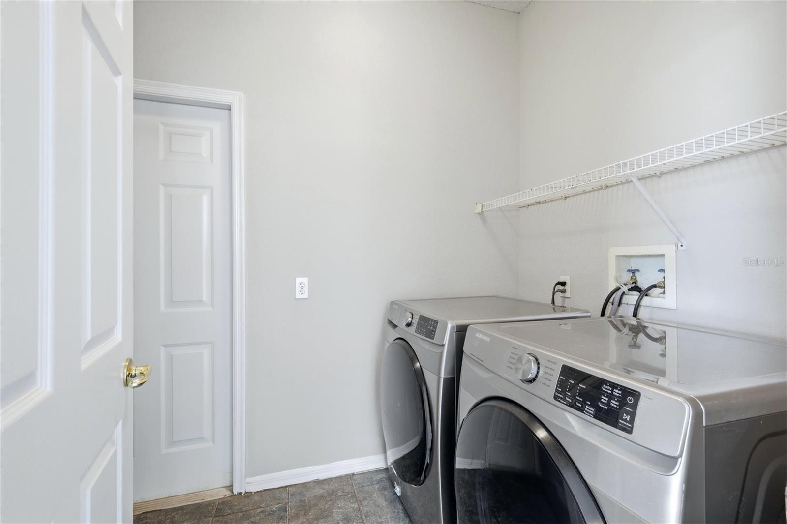 Image 28 of 33 For 919 Grand Canyon Drive