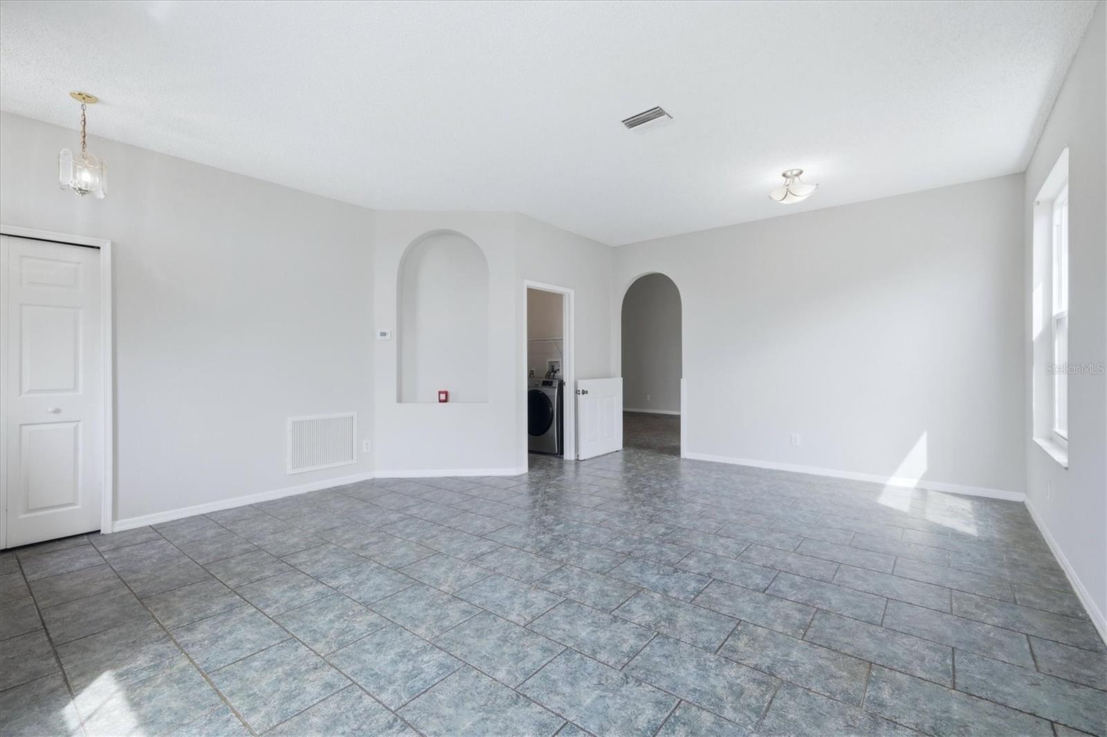 Image 6 of 33 For 919 Grand Canyon Drive