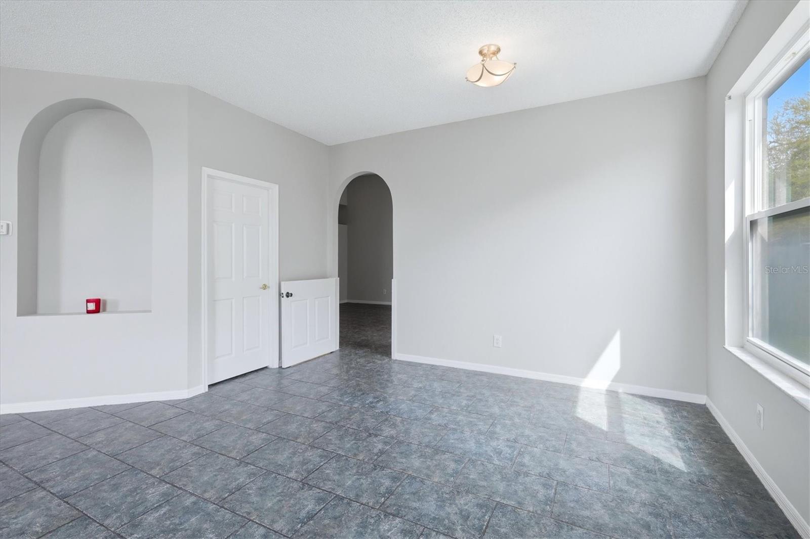 Image 8 of 33 For 919 Grand Canyon Drive