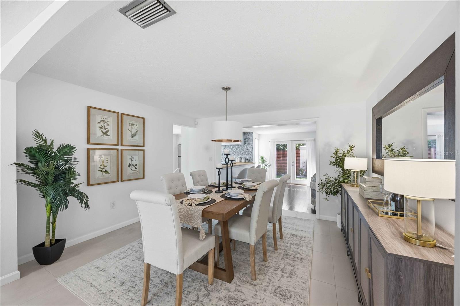 Image 14 of 72 For 2546 Parma Street