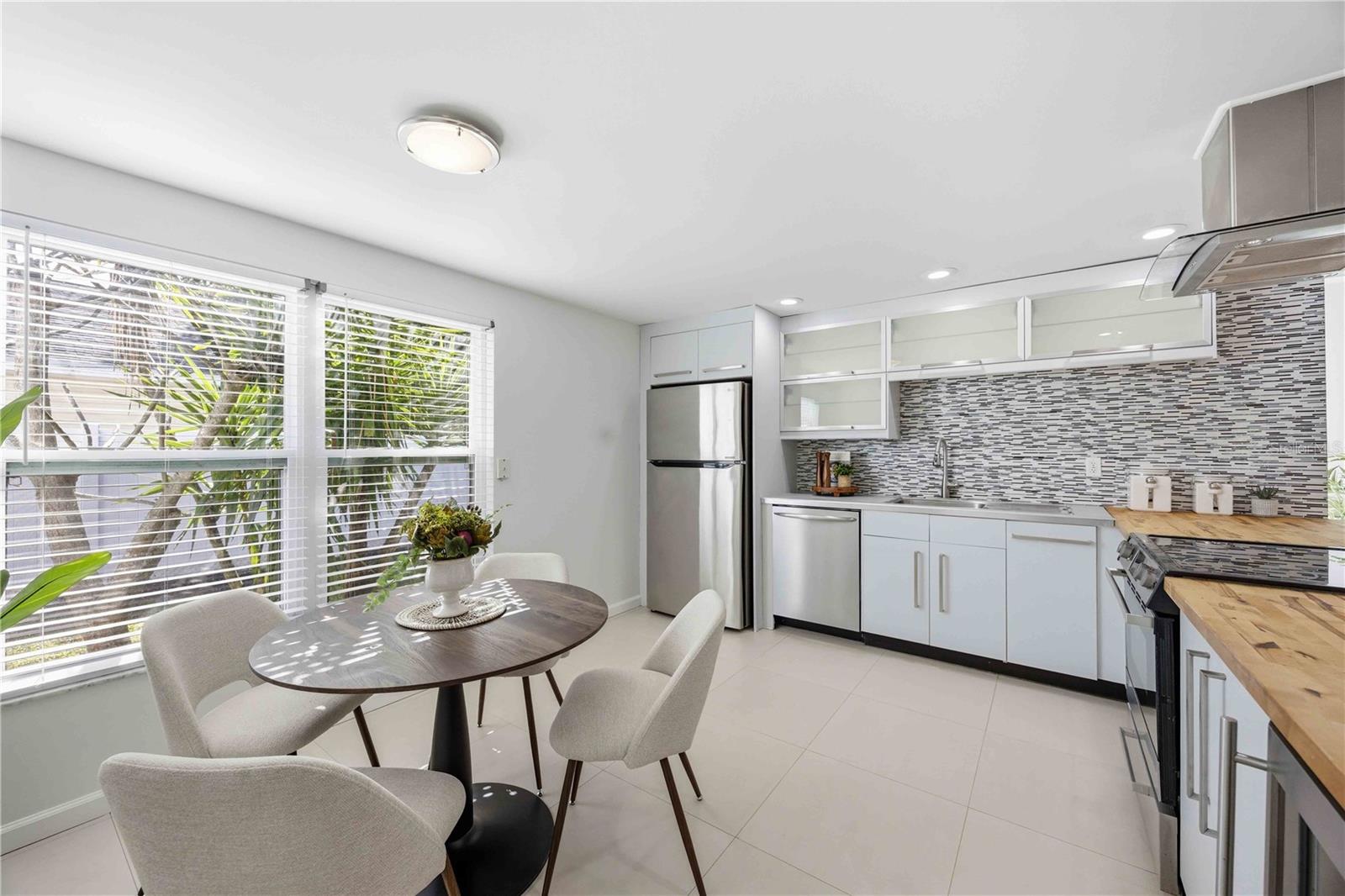 Image 17 of 72 For 2546 Parma Street