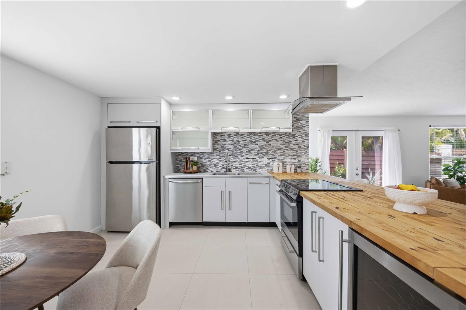 Image 18 of 72 For 2546 Parma Street