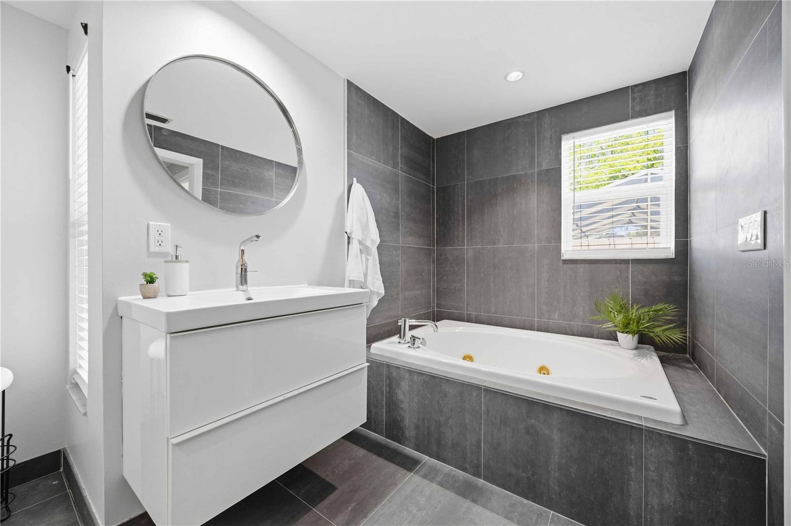 Image 31 of 72 For 2546 Parma Street