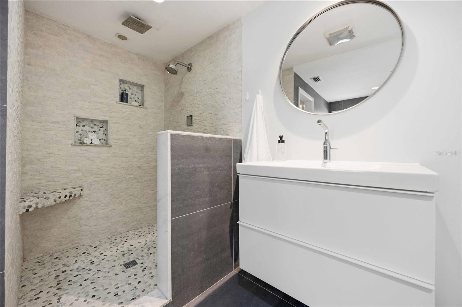 Image 32 of 72 For 2546 Parma Street