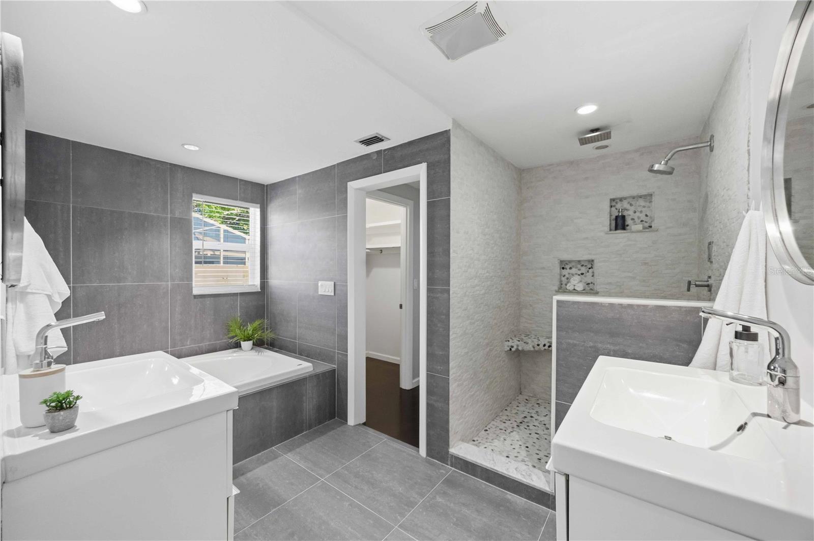 Image 33 of 72 For 2546 Parma Street