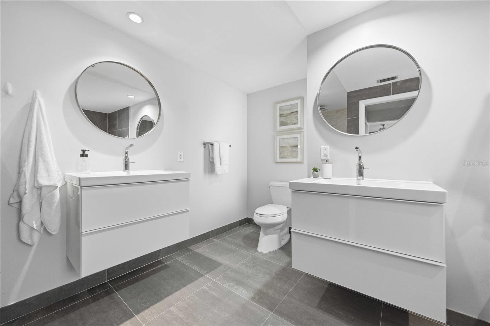 Image 34 of 72 For 2546 Parma Street