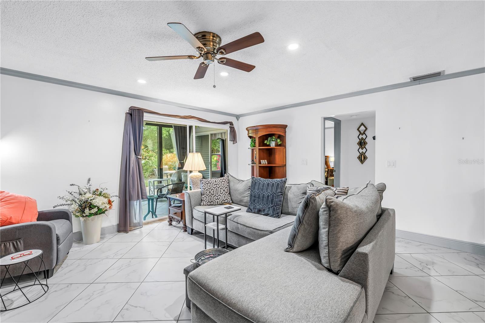 Image 4 of 52 For 415 Spring Lakes Boulevard 415 D