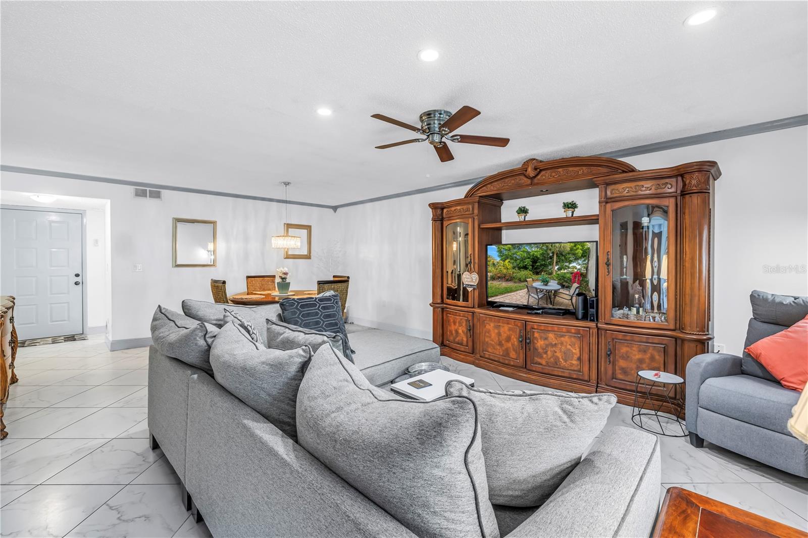 Image 5 of 52 For 415 Spring Lakes Boulevard 415 D