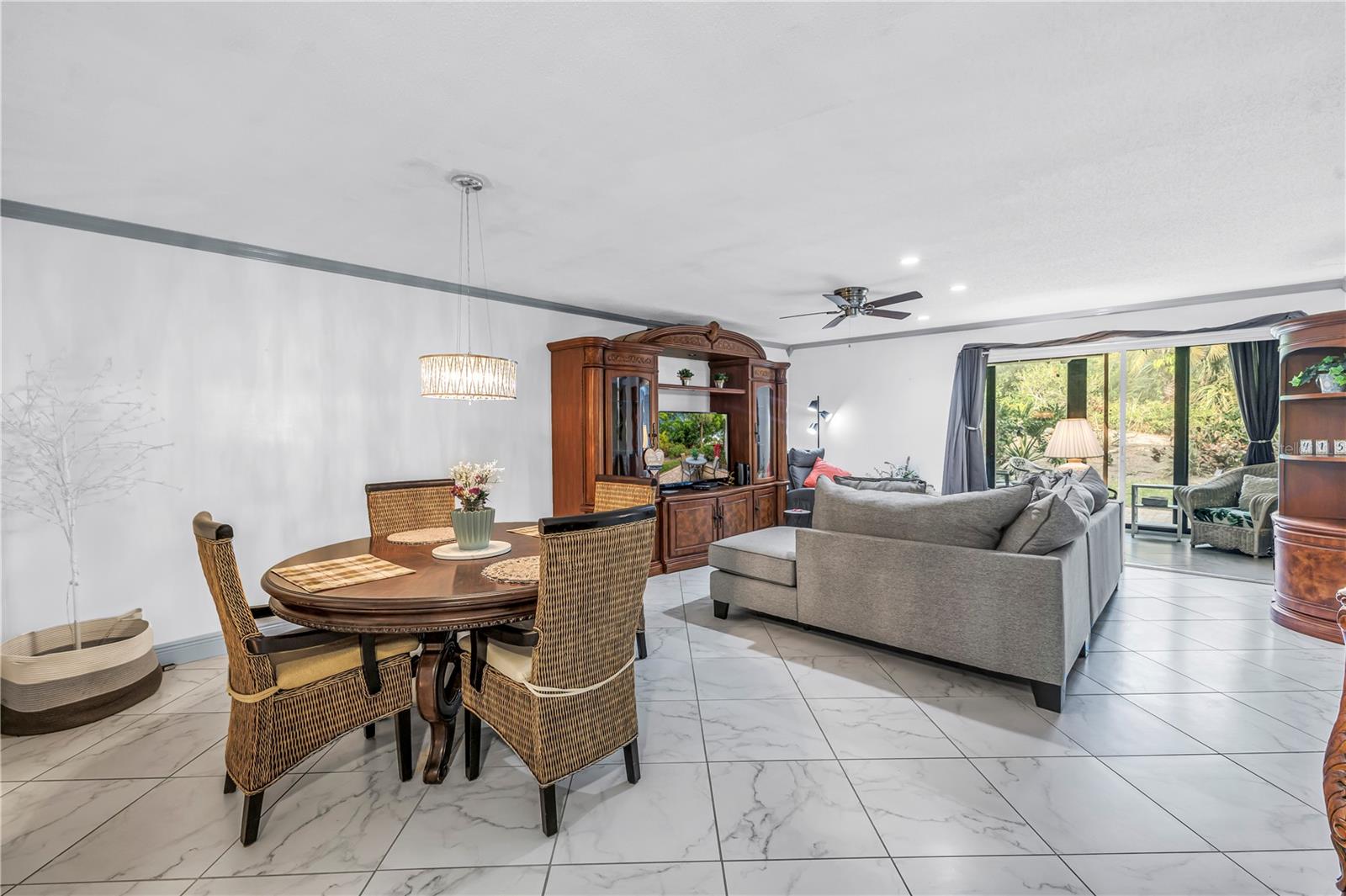 Image 8 of 52 For 415 Spring Lakes Boulevard 415 D