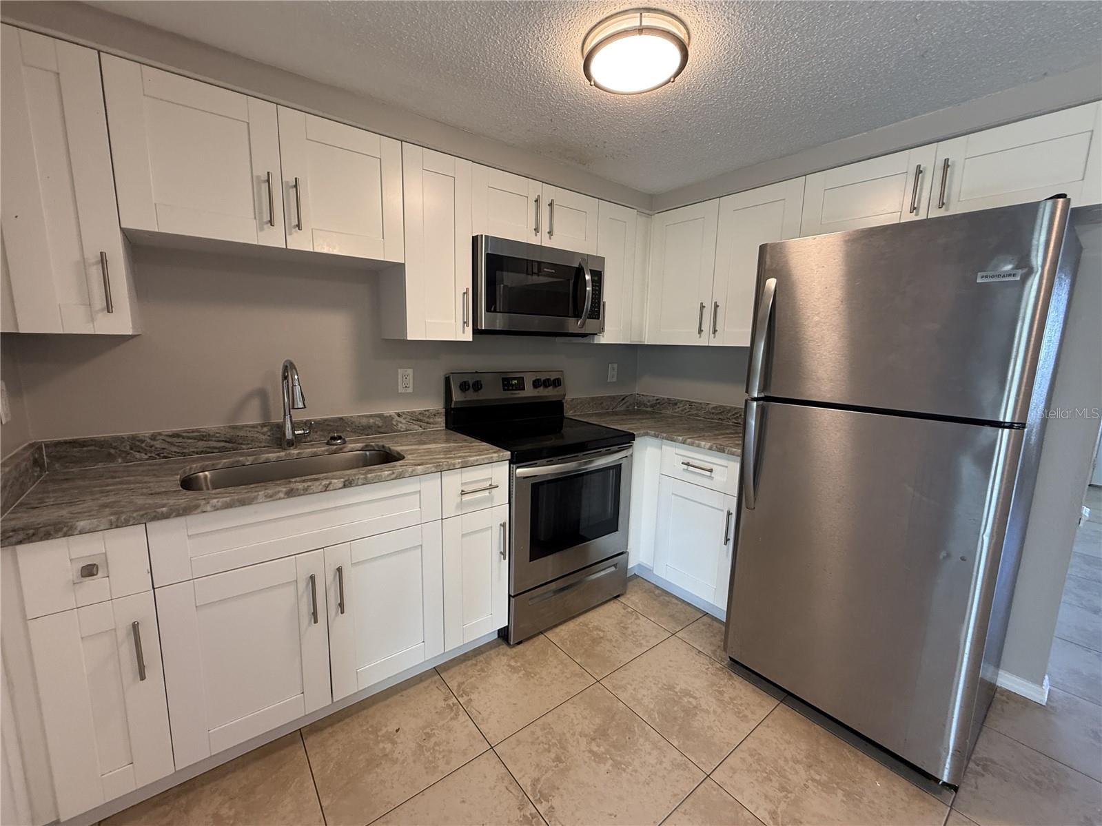 Image 5 of 14 For 450 Briarwood Road