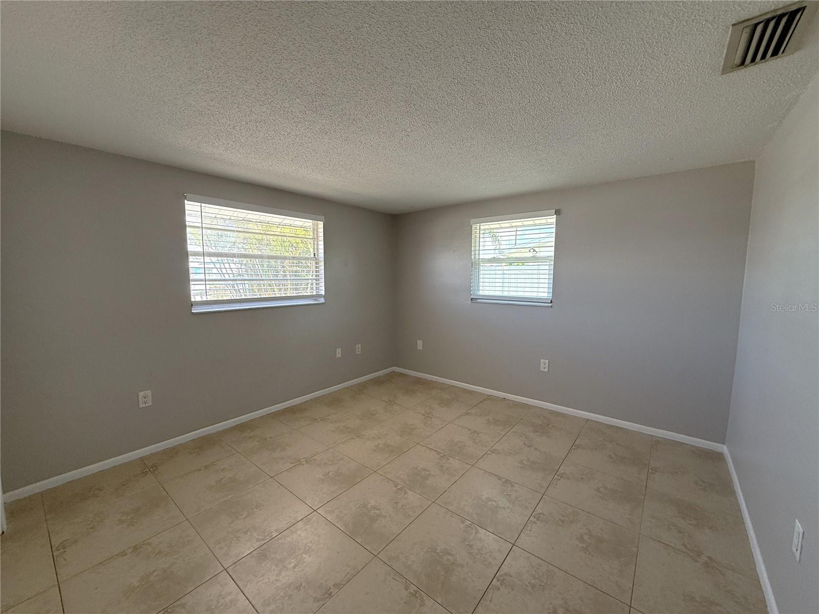 Image 6 of 14 For 450 Briarwood Road