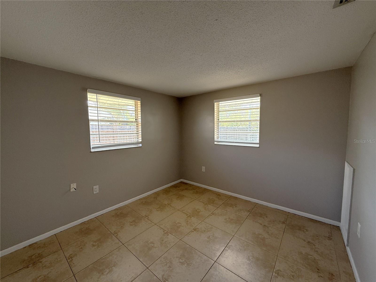 Image 9 of 14 For 450 Briarwood Road