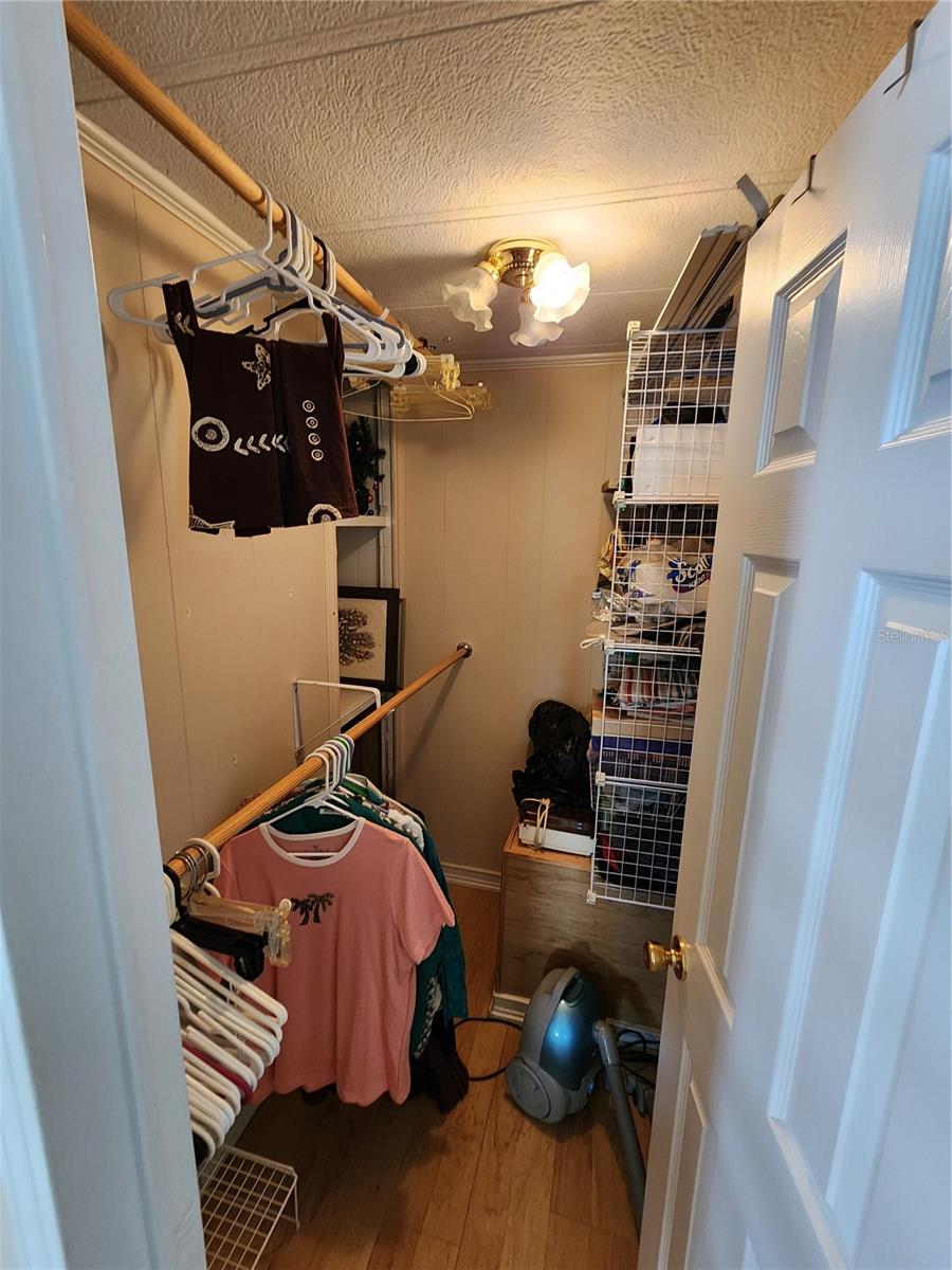 Image 17 of 25 For 305 Batan Court