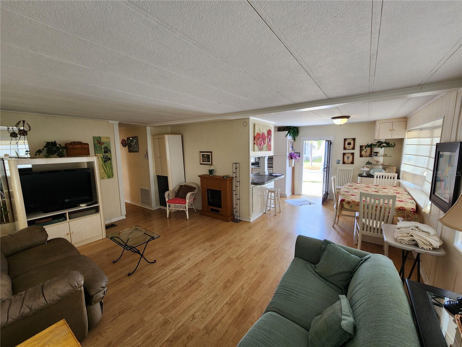 Image 7 of 25 For 305 Batan Court