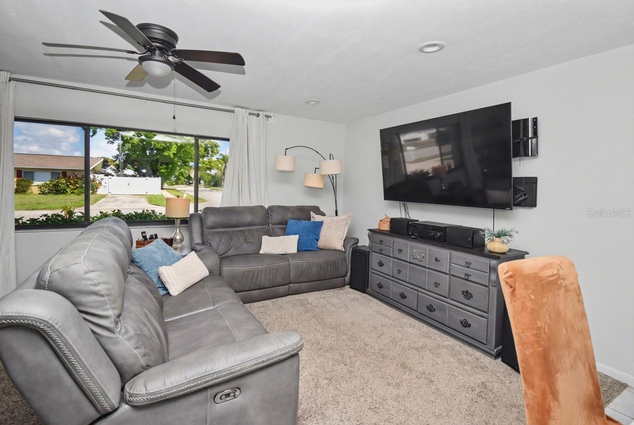 Listing photo id 8 for 6456 Tarawa Drive