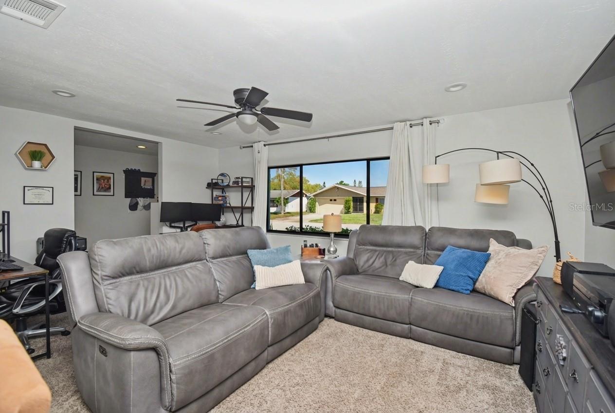 Listing photo id 9 for 6456 Tarawa Drive