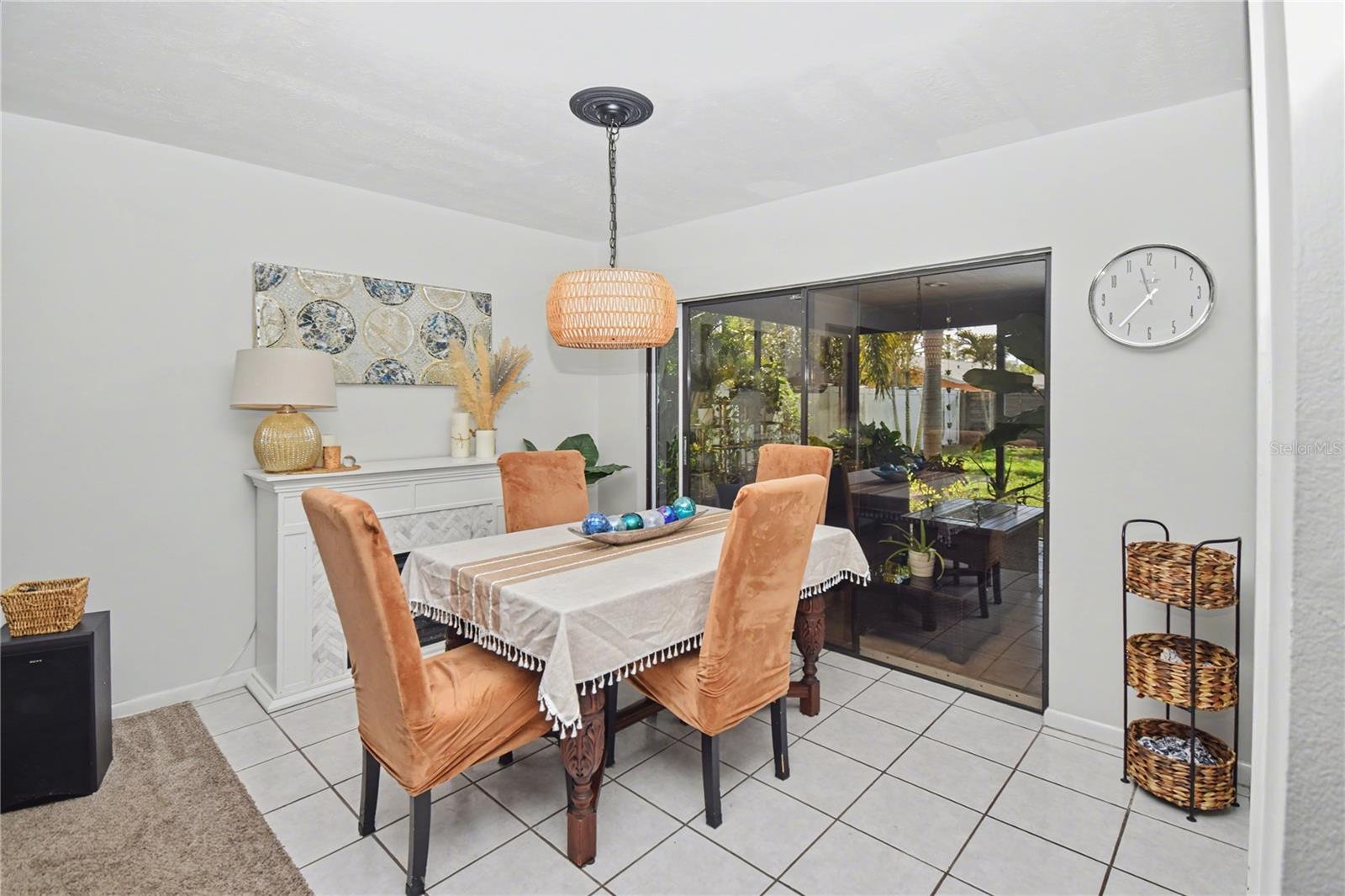 Listing photo id 10 for 6456 Tarawa Drive