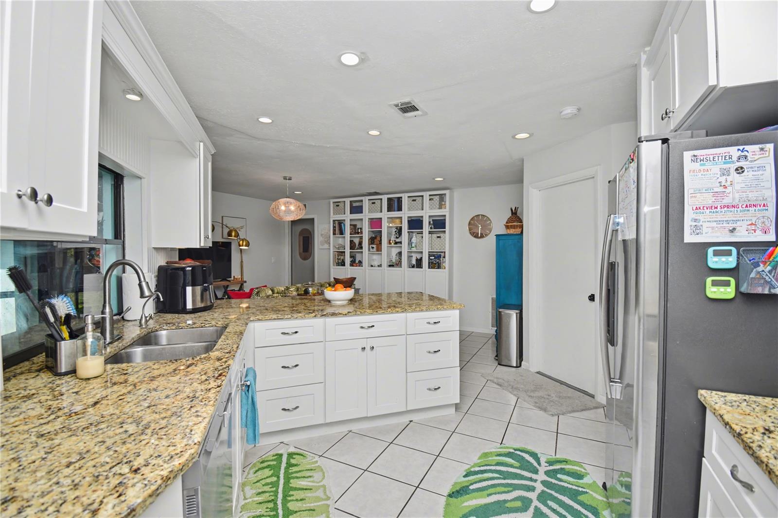 Listing photo id 11 for 6456 Tarawa Drive