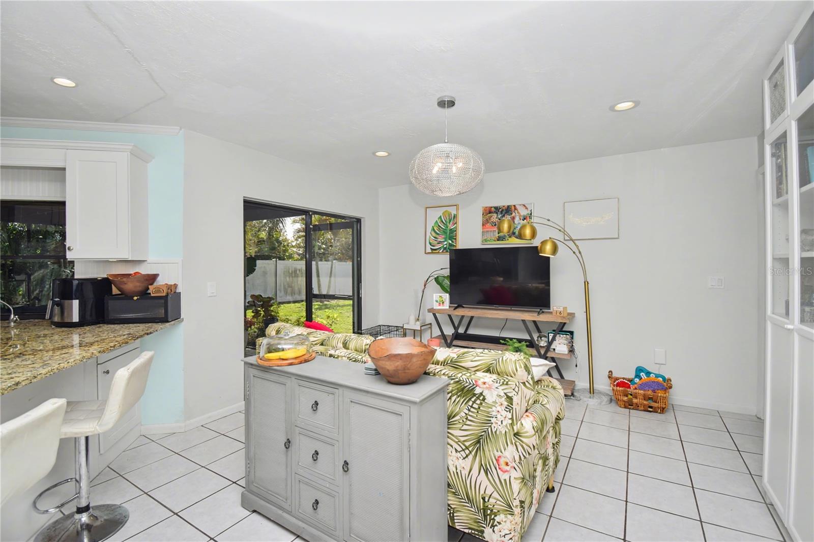 Listing photo id 14 for 6456 Tarawa Drive