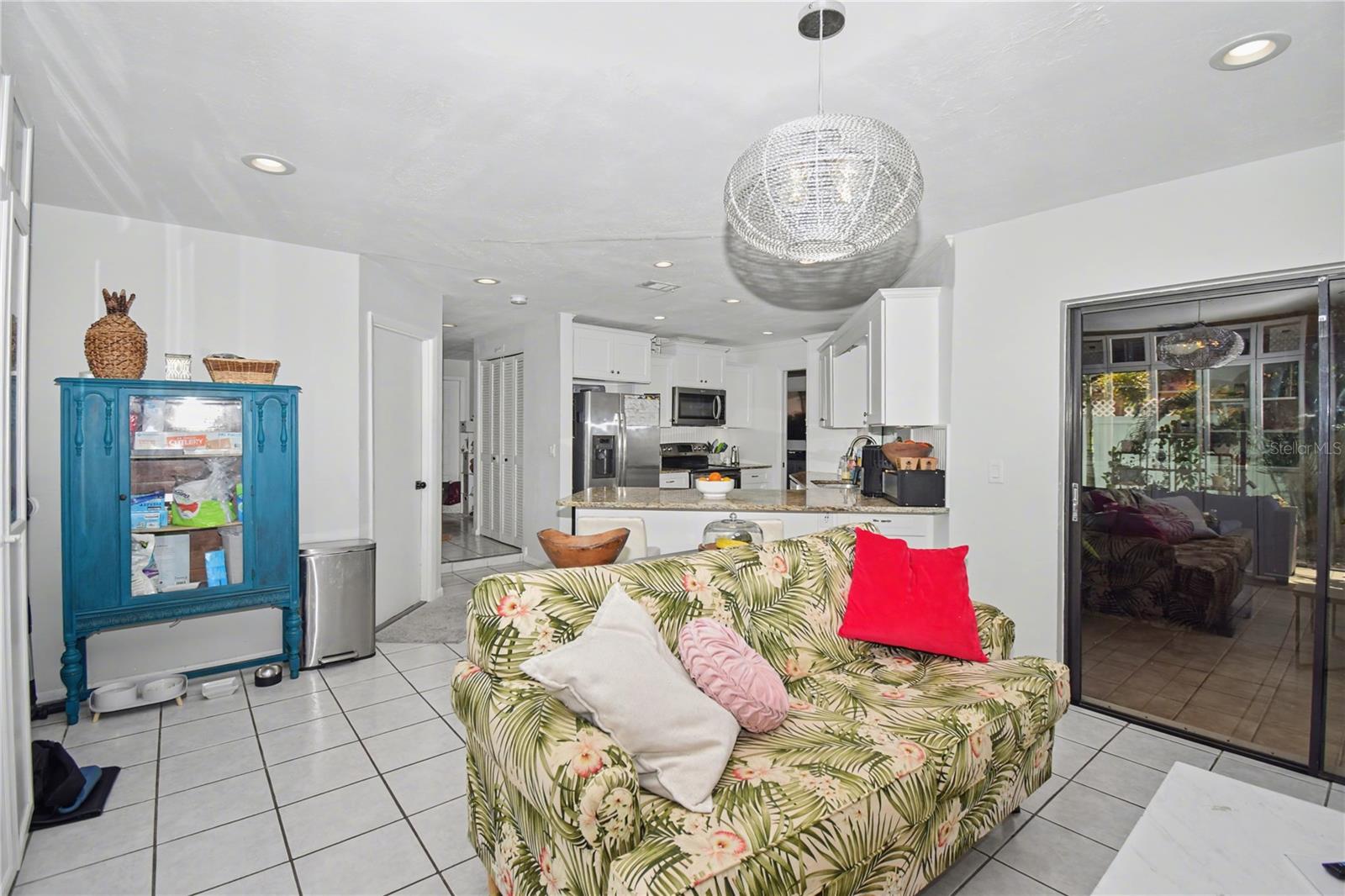 Listing photo id 15 for 6456 Tarawa Drive