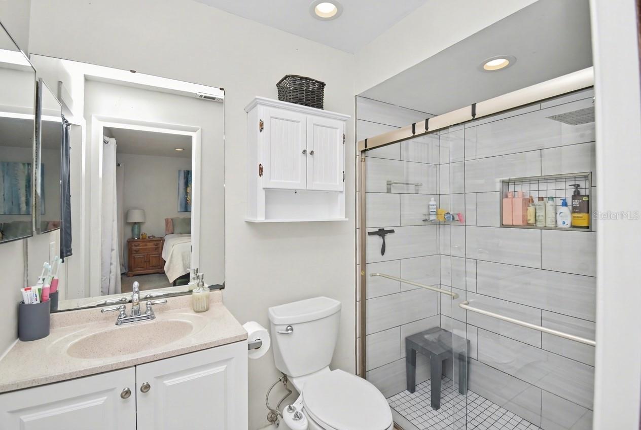 Listing photo id 18 for 6456 Tarawa Drive