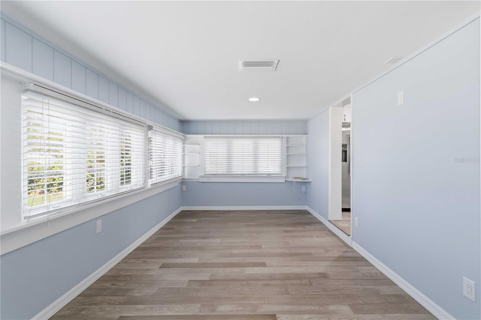 Image 11 of 55 For 607 Manatee Avenue