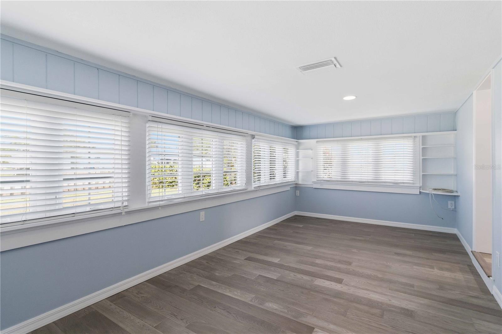 Image 12 of 55 For 607 Manatee Avenue