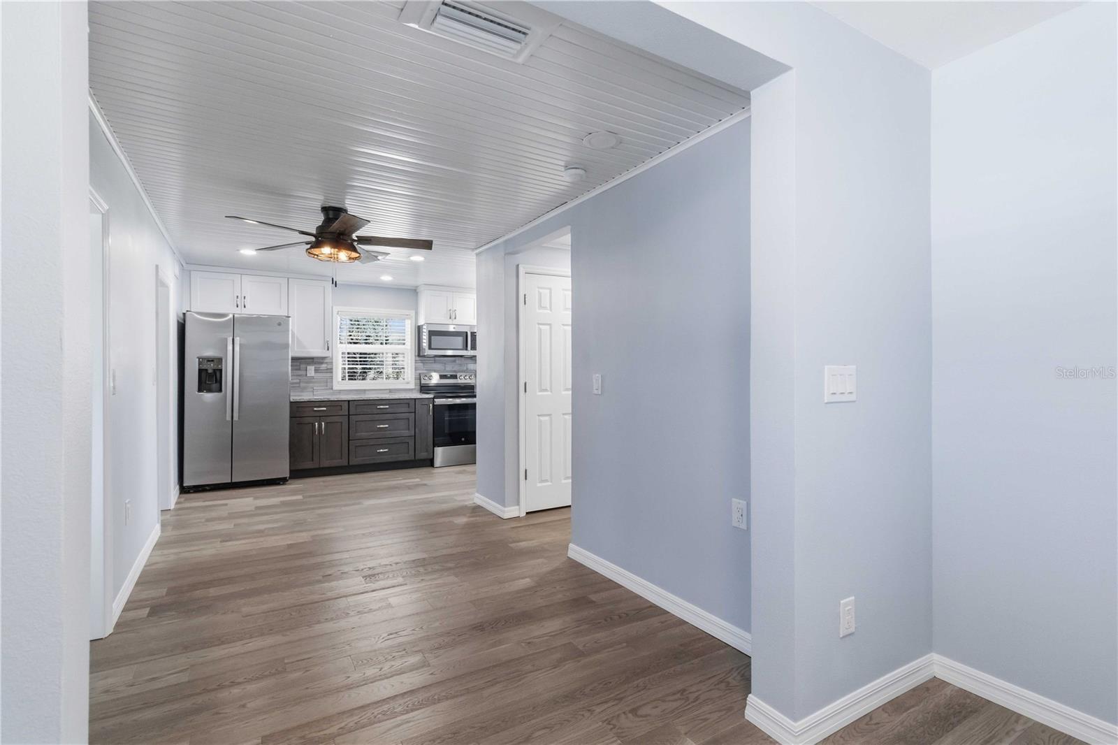 Image 14 of 55 For 607 Manatee Avenue