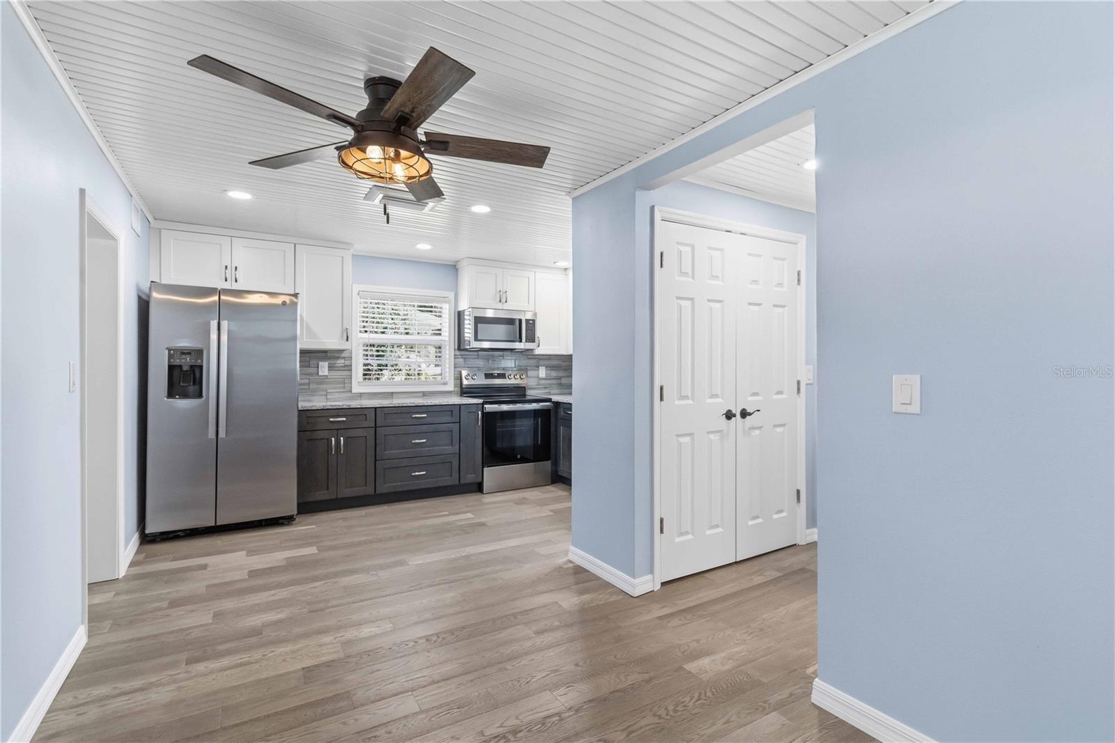 Image 15 of 55 For 607 Manatee Avenue