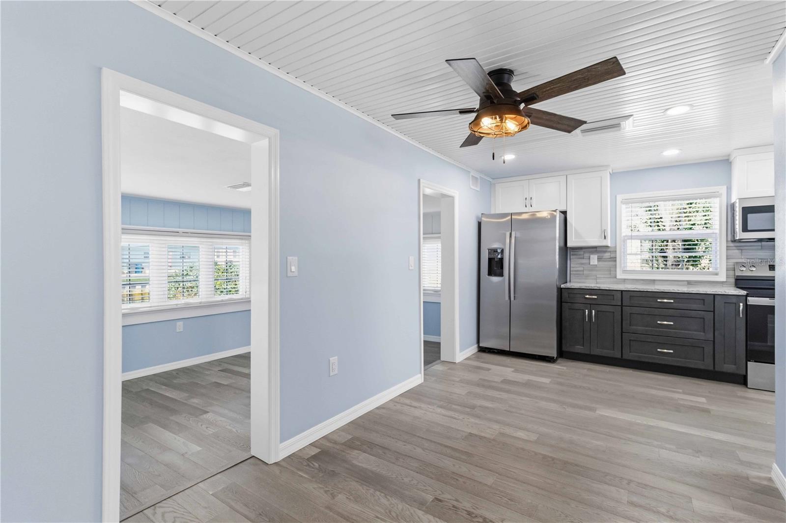 Image 16 of 55 For 607 Manatee Avenue