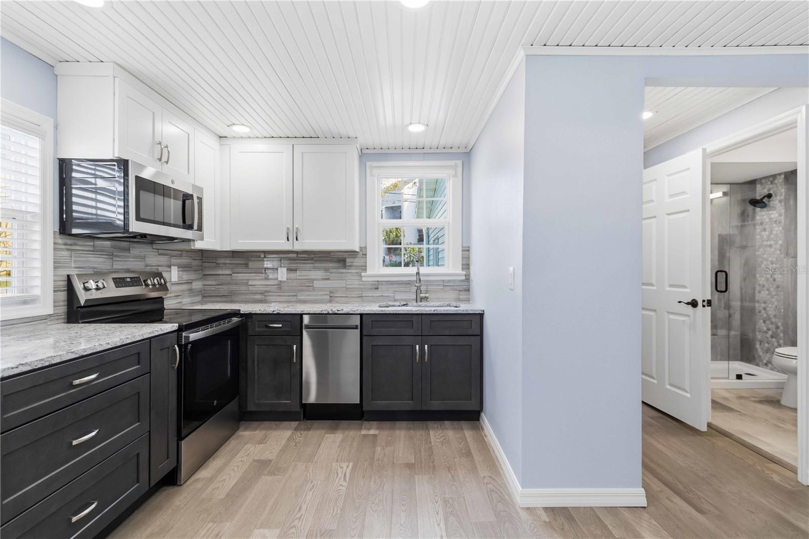 Image 18 of 55 For 607 Manatee Avenue