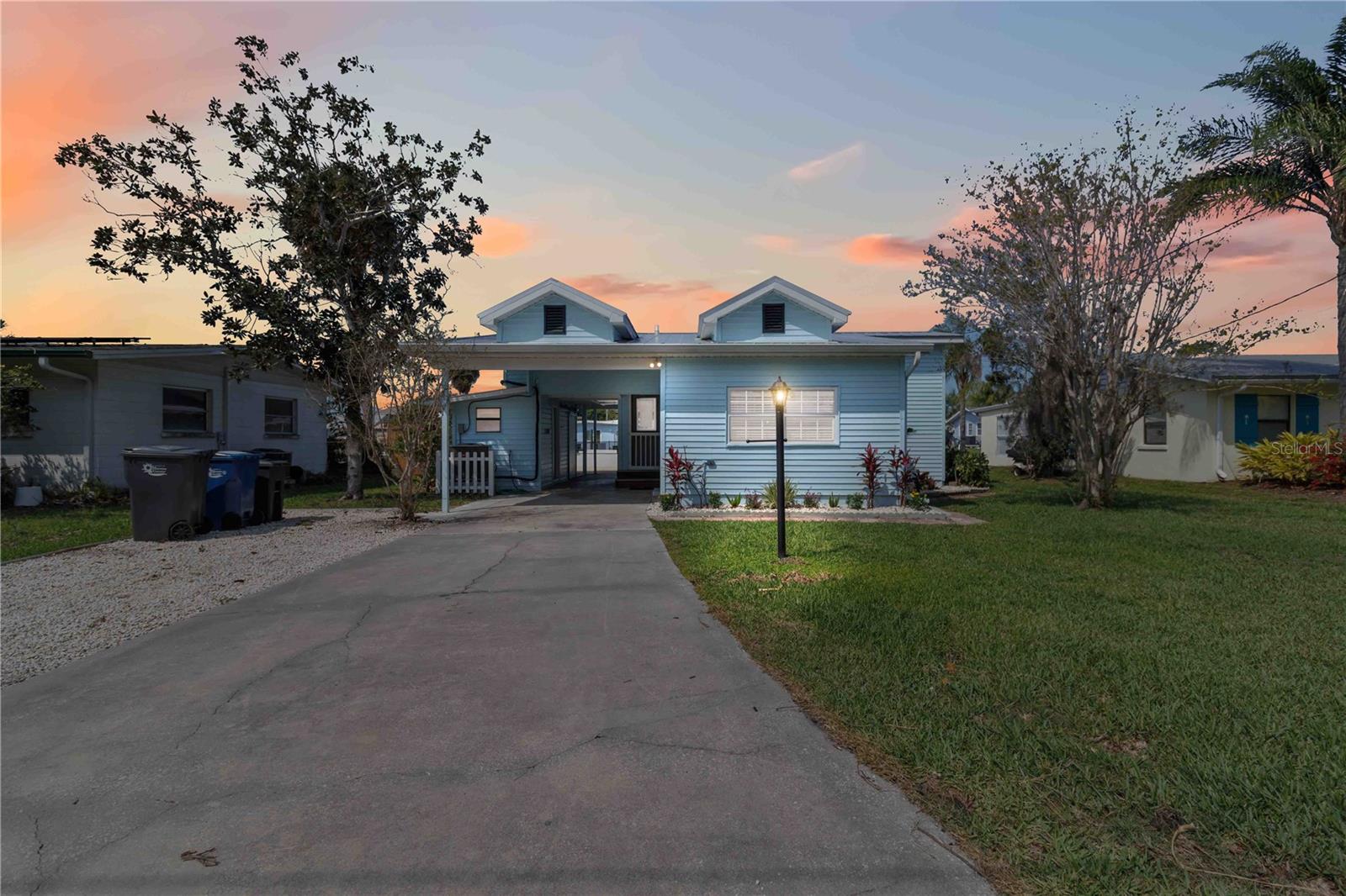 Image 2 of 55 For 607 Manatee Avenue