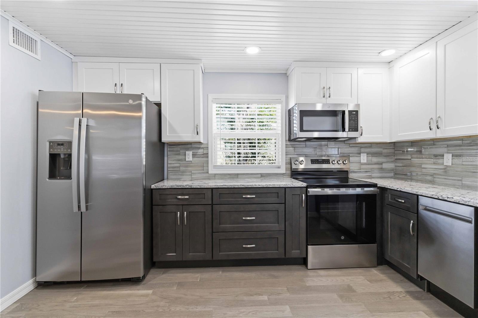 Image 21 of 55 For 607 Manatee Avenue