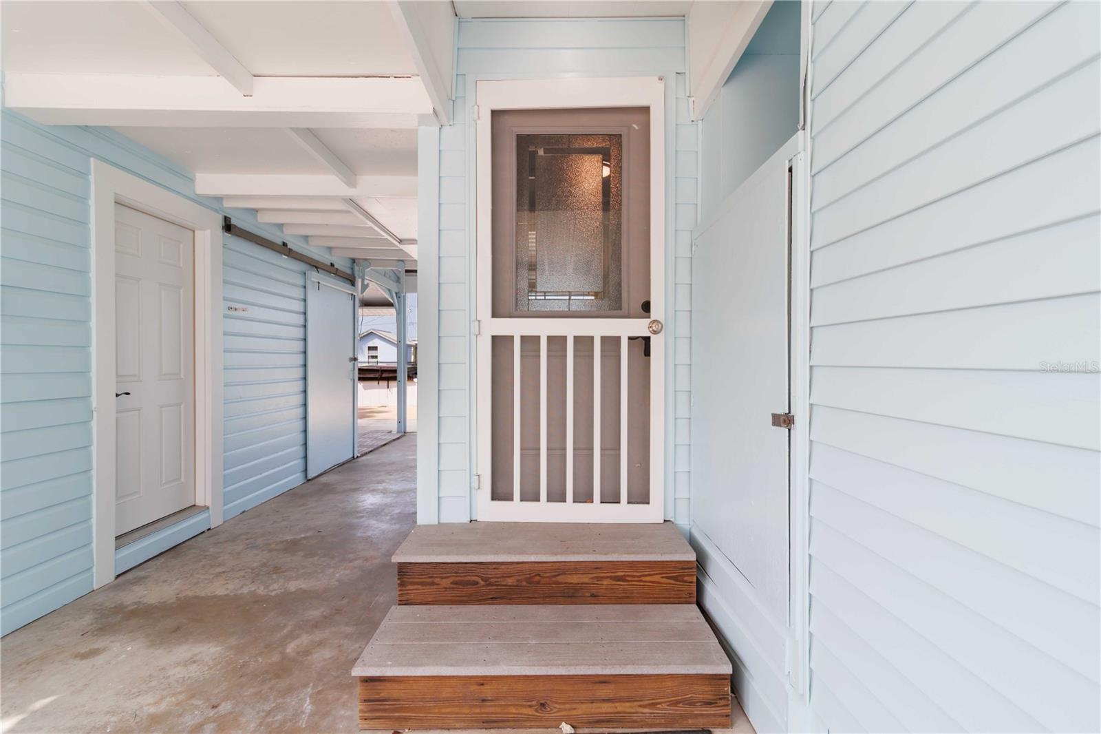 Image 5 of 55 For 607 Manatee Avenue