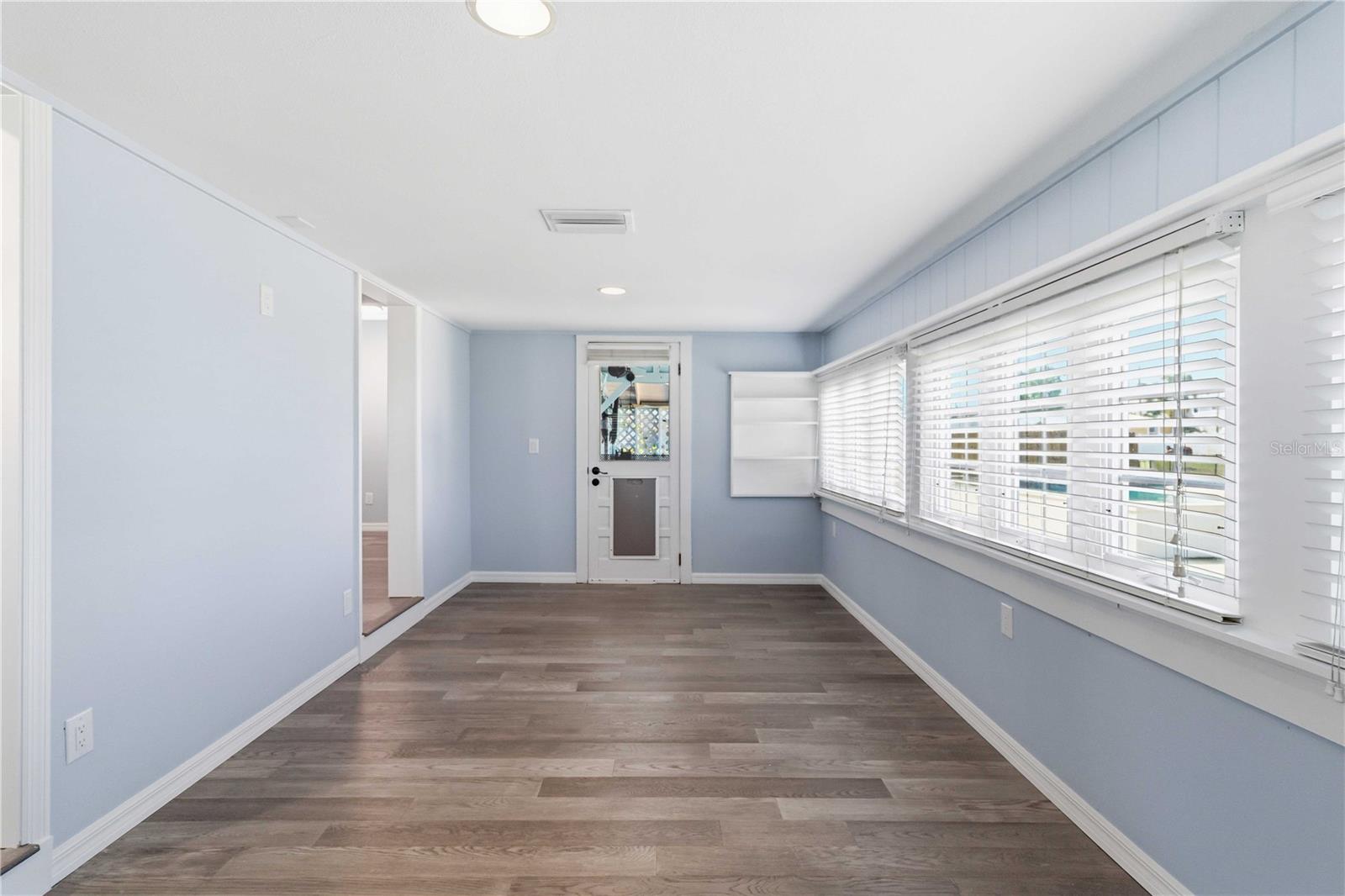 Image 9 of 55 For 607 Manatee Avenue