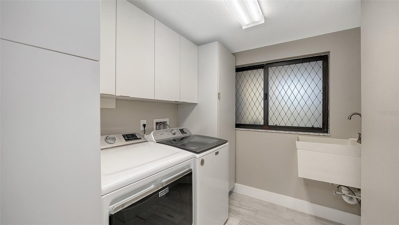 Image 18 of 35 For 2120 Harbourside Drive 623