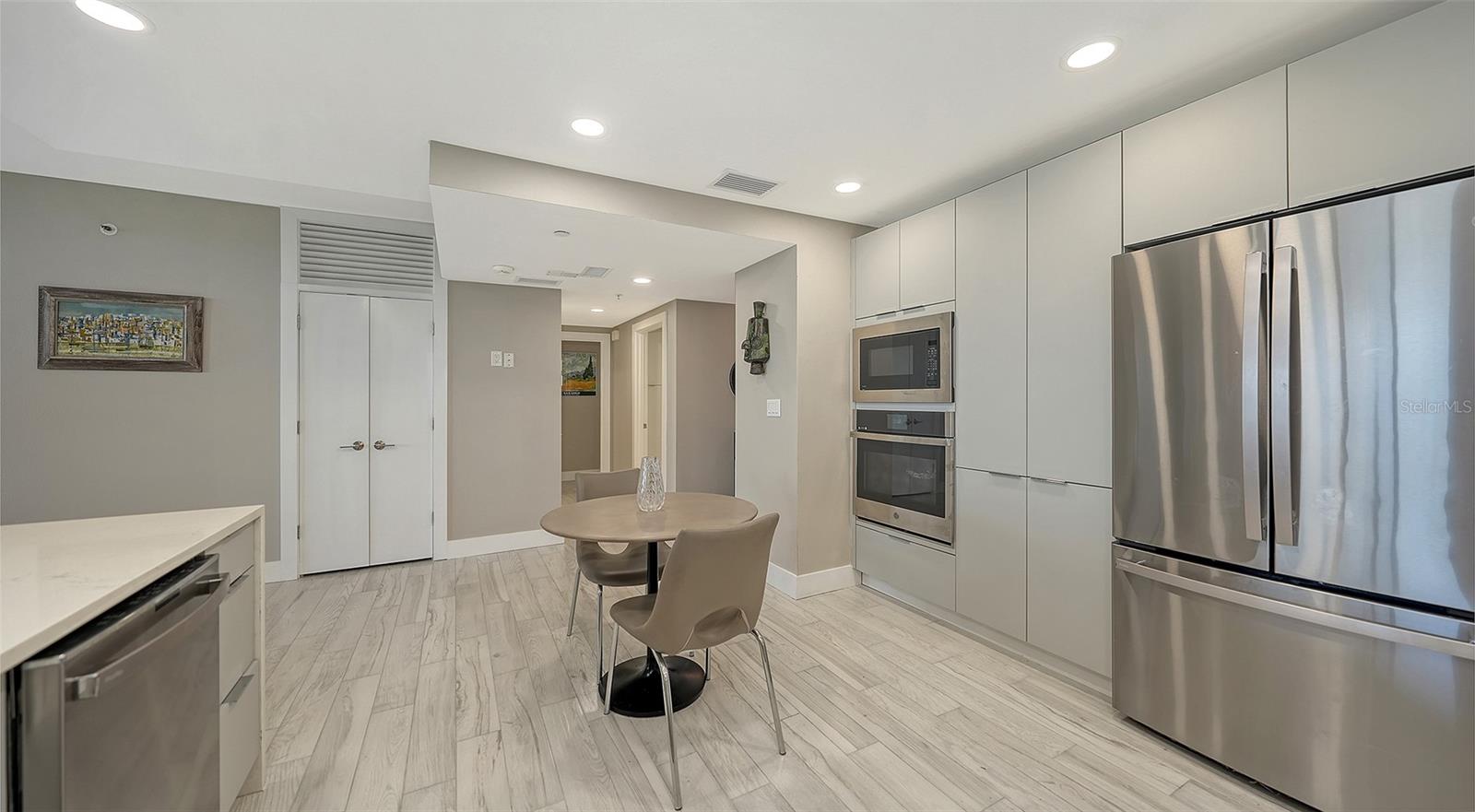 Image 30 of 35 For 2120 Harbourside Drive 623