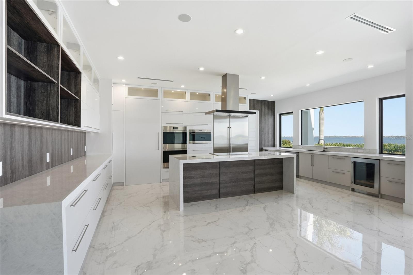 Image 14 of 76 For 5735 Riverside Drive