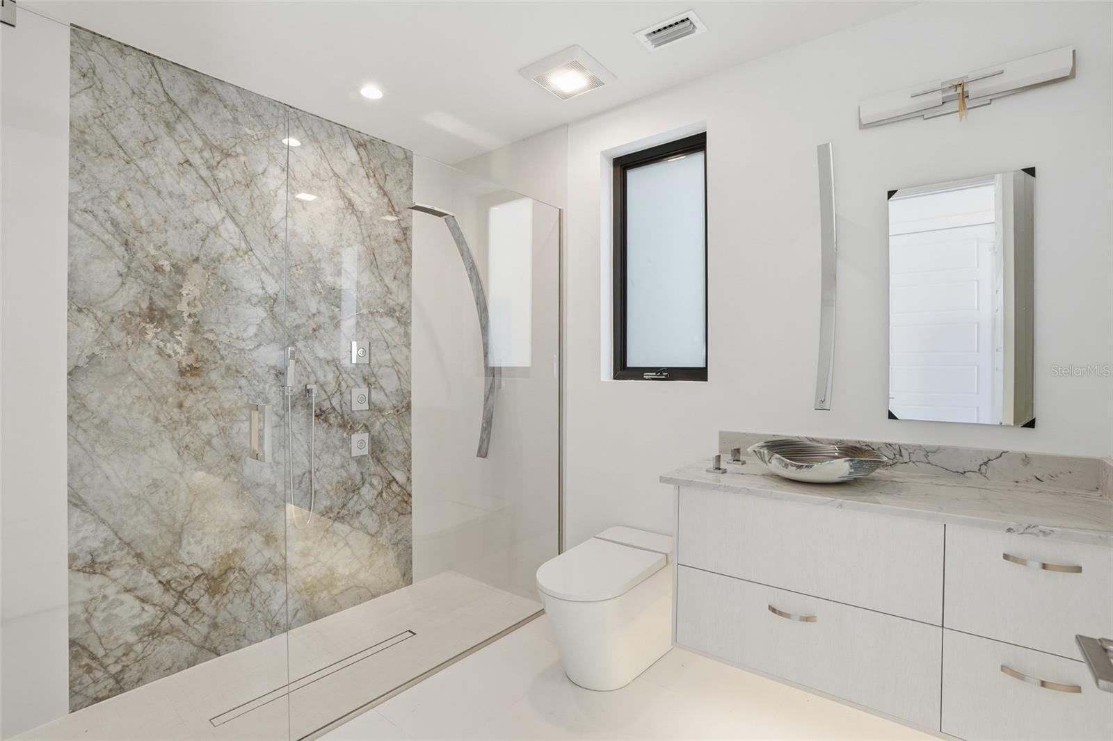 Image 23 of 76 For 5735 Riverside Drive