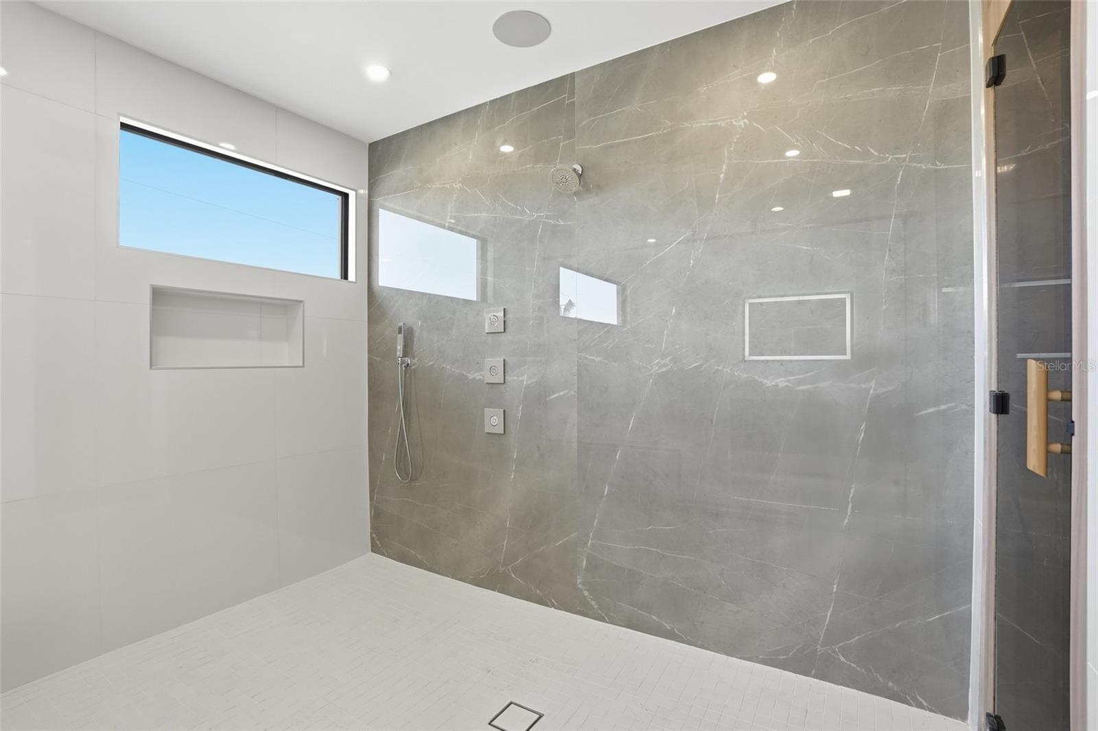 Image 39 of 76 For 5735 Riverside Drive